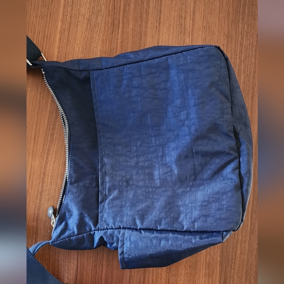 NWOT Navy Blue Travel Bag - Picture 5 of 6